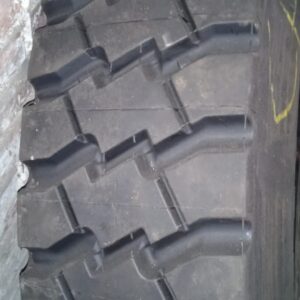 Pneu 295/80-22,5 borrachudo RECAPADO